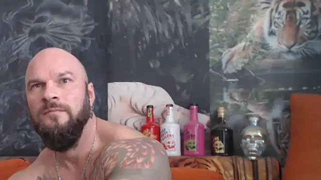 Snapshot of viking_30 chatting on October 28, 11:12 am viking 30 online show from October 28, 11:12 am