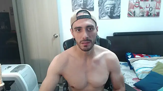 Snapshot of samuelgarcia_ chatting on December 13, 11:28 pm samuelgarcia online show from December 13, 11:28 pm