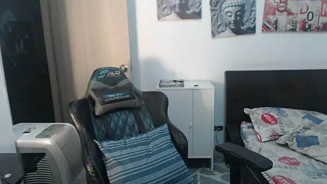 Snapshot of samuelgarcia_ chatting on March 8, 9:24 am samuelgarcia online show from March 8, 9:24 am