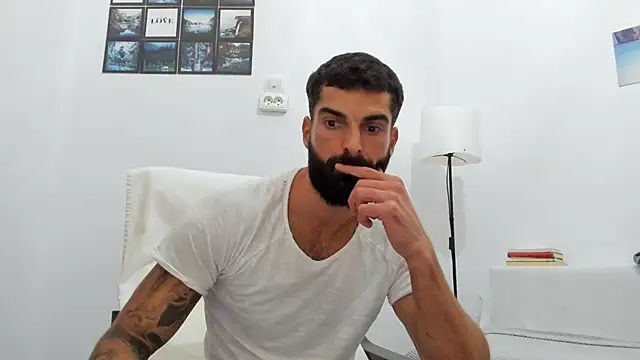 Snapshot of Verycutex chatting on October 14, 2:13 pm Verycutex online show from October 14, 2:13 pm