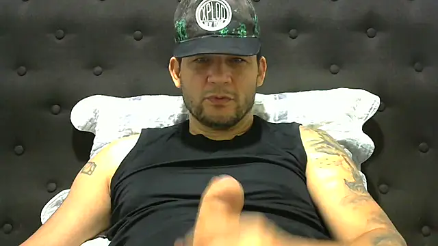 Snapshot of altenori112 chatting on December 12, 12:05 am altenori112 online show from December 12, 12:05 am