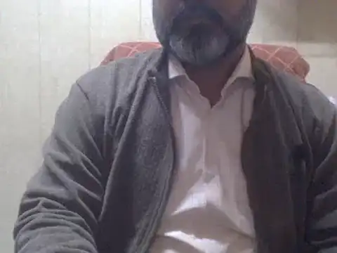 Snapshot of hairymaster95 chatting on December 17, 4:12 am hairymaster95 online show from December 17, 4:12 am