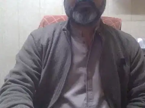 Snapshot of hairymaster95 chatting on December 20, 4:31 am hairymaster95 online show from December 20, 4:31 am