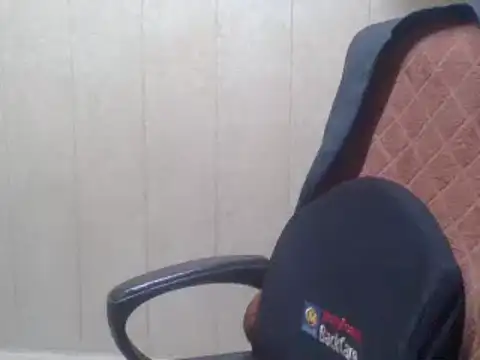 Snapshot of hairymaster95 chatting on December 10, 5:50 am hairymaster95 online show from December 10, 5:50 am