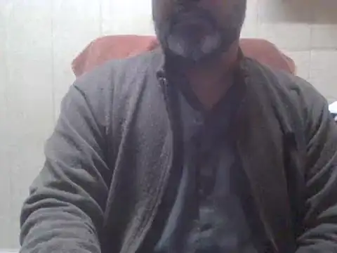 Snapshot of hairymaster95 chatting on January 3, 4:11 am hairymaster95 online show from January 3, 4:11 am