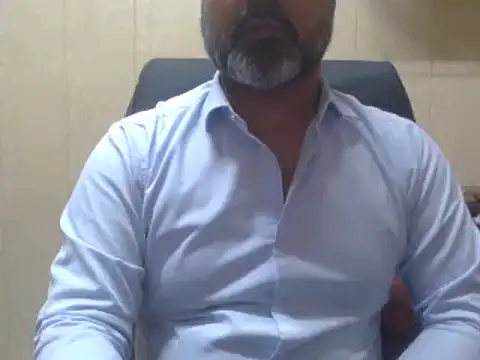 Snapshot of hairymaster95 chatting on December 5, 7:49 am hairymaster95 online show from December 5, 7:49 am