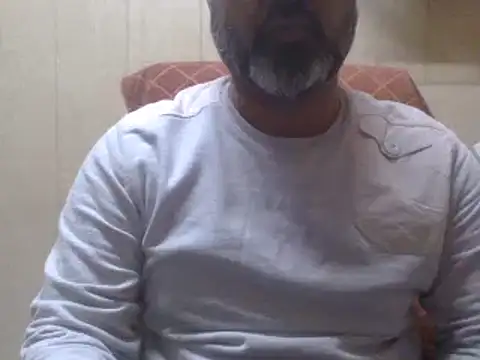 Snapshot of hairymaster95 chatting on December 22, 7:33 am hairymaster95 online show from December 22, 7:33 am