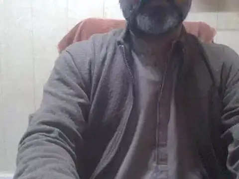 Snapshot of hairymaster95 chatting on December 27, 4:15 am hairymaster95 online show from December 27, 4:15 am