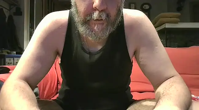 Snapshot of naked_bear chatting on February 25, 5:15 pm naked bear online show from February 25, 5:15 pm