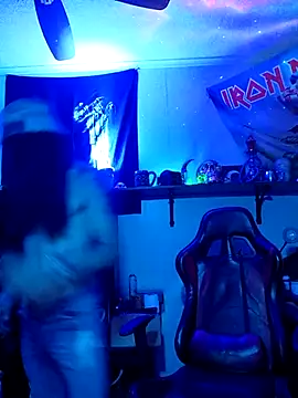 justinewe69 online show from April 18, 10:05 am