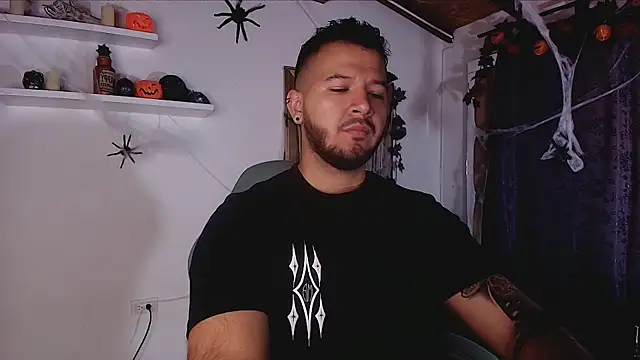 Snapshot of mister_miike chatting on October 25, 3:30 am mister miike online show from October 25, 3:30 am