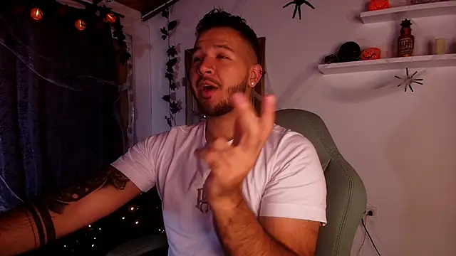 Snapshot of mister_miike chatting on October 15, 3:03 am mister miike online show from October 15, 3:03 am