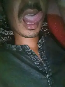 dreamtoungelick69 online show from May 24, 9:43 pm