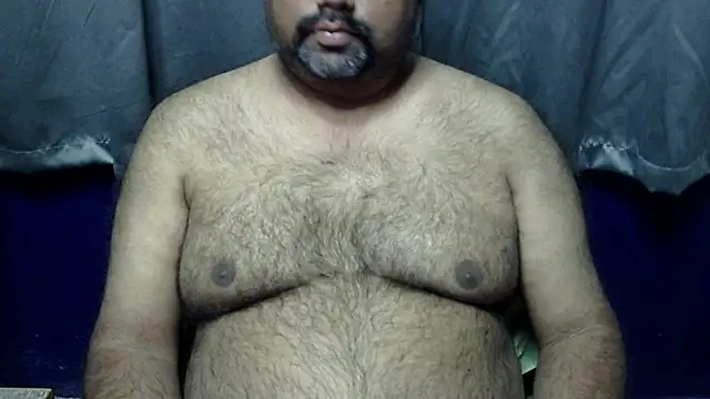 Snapshot of hairysubcub_70 chatting on December 8, 4:04 am hairysubcub 70 online show from December 8, 4:04 am