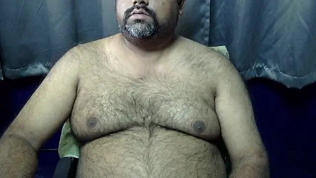 Snapshot of hairysubcub_70 chatting on December 10, 4:02 am hairysubcub 70 online show from December 10, 4:02 am