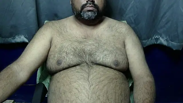 Snapshot of hairysubcub_70 chatting on December 20, 3:47 am hairysubcub 70 online show from December 20, 3:47 am