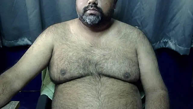 Snapshot of hairysubcub_70 chatting on December 18, 3:47 am hairysubcub 70 online show from December 18, 3:47 am