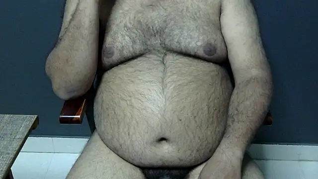 Snapshot of hairysubcub_70 chatting on February 13, 7:13 am hairysubcub 70 online show from February 13, 7:13 am
