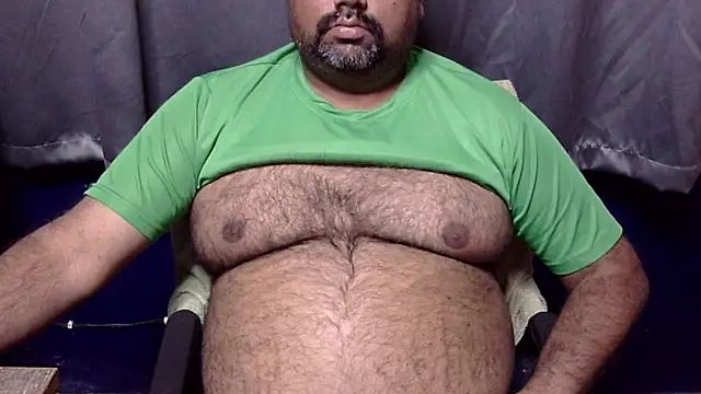 Snapshot of hairysubcub_70 chatting on January 17, 4:04 pm hairysubcub 70 online show from January 17, 4:04 pm