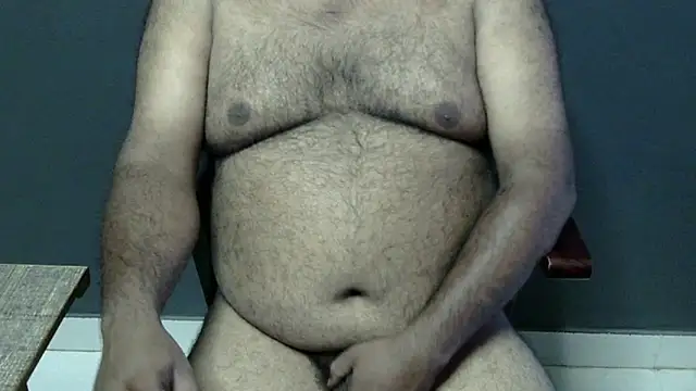 Snapshot of hairysubcub_70 chatting on September 14, 7:32 am hairysubcub 70 online show from September 14, 7:32 am