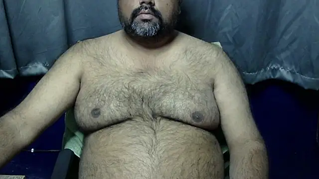 Snapshot of hairysubcub_70 chatting on December 16, 3:32 pm hairysubcub 70 online show from December 16, 3:32 pm