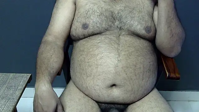 Snapshot of hairysubcub_70 chatting on March 5, 6:12 am hairysubcub 70 online show from March 5, 6:12 am