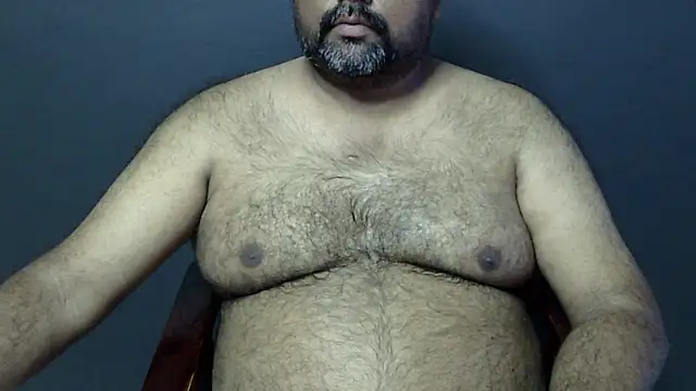 Snapshot of hairysubcub_70 chatting on March 10, 6:05 am hairysubcub 70 online show from March 10, 6:05 am