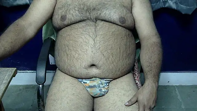 Snapshot of hairysubcub_70 chatting on December 4, 2:04 pm hairysubcub 70 online show from December 4, 2:04 pm