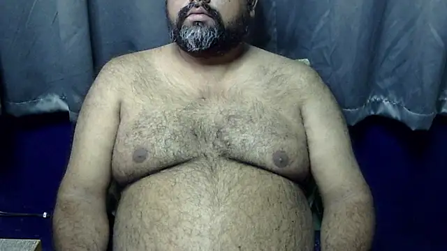 Snapshot of hairysubcub_70 chatting on January 3, 5:50 am hairysubcub 70 online show from January 3, 5:50 am
