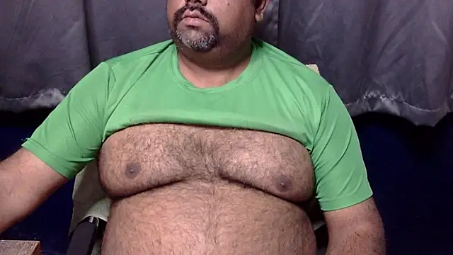 Snapshot of hairysubcub_70 chatting on December 4, 3:59 am hairysubcub 70 online show from December 4, 3:59 am
