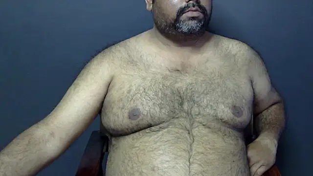 Snapshot of hairysubcub_70 chatting on March 7, 6:35 am hairysubcub 70 online show from March 7, 6:35 am