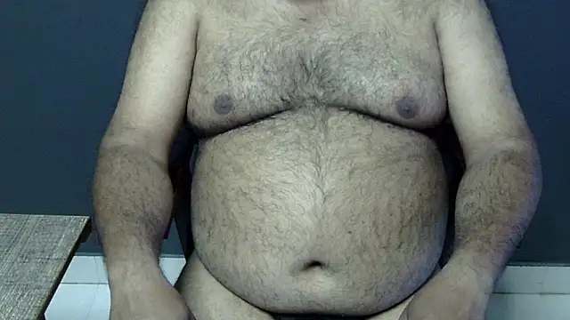 Snapshot of hairysubcub_70 chatting on March 11, 7:15 am hairysubcub 70 online show from March 11, 7:15 am