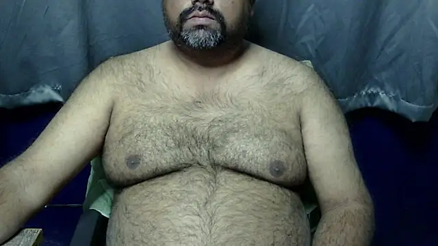 Snapshot of hairysubcub_70 chatting on December 12, 3:54 am hairysubcub 70 online show from December 12, 3:54 am