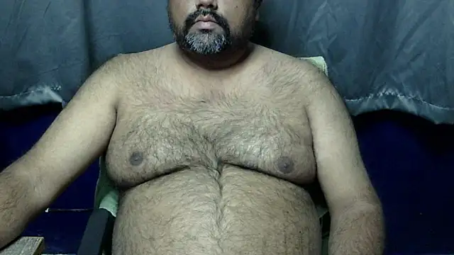 Snapshot of hairysubcub_70 chatting on December 13, 7:10 pm hairysubcub 70 online show from December 13, 7:10 pm