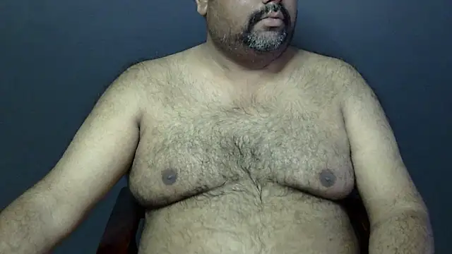 Snapshot of hairysubcub_70 chatting on March 1, 6:59 am hairysubcub 70 online show from March 1, 6:59 am