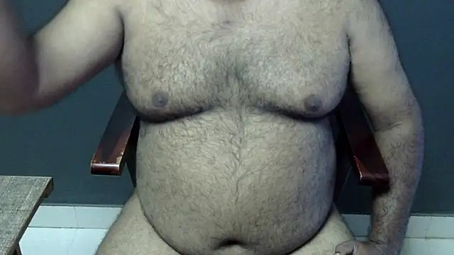 Snapshot of hairysubcub_70 chatting on September 18, 7:43 am hairysubcub 70 online show from September 18, 7:43 am