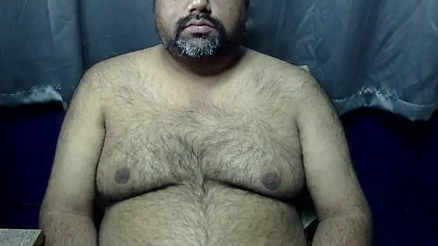 Snapshot of hairysubcub_70 chatting on December 13, 7:15 am hairysubcub 70 online show from December 13, 7:15 am