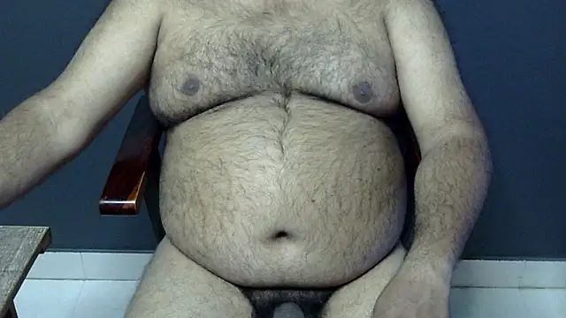 Snapshot of hairysubcub_70 chatting on February 5, 7:18 am hairysubcub 70 online show from February 5, 7:18 am