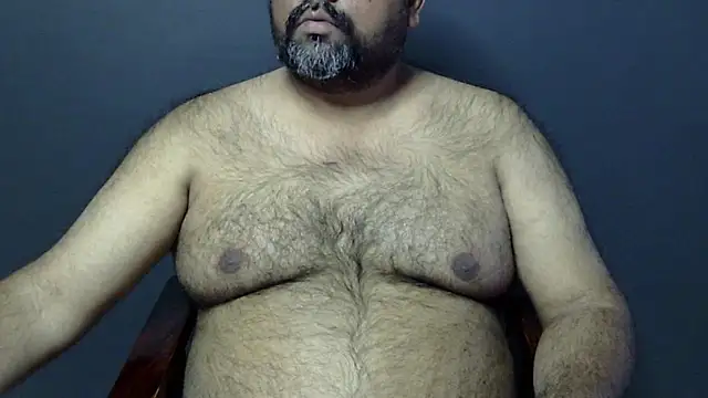 Snapshot of hairysubcub_70 chatting on February 6, 7:13 am hairysubcub 70 online show from February 6, 7:13 am