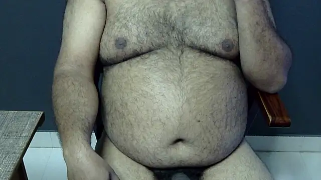 Snapshot of hairysubcub_70 chatting on February 19, 7:17 am hairysubcub 70 online show from February 19, 7:17 am
