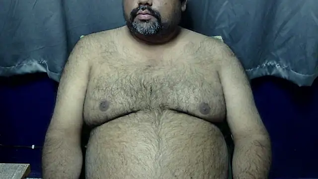 Snapshot of hairysubcub_70 chatting on December 11, 3:33 pm hairysubcub 70 online show from December 11, 3:33 pm
