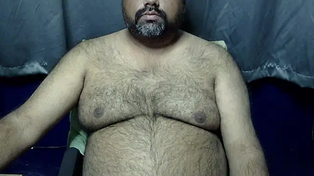 Snapshot of hairysubcub_70 chatting on December 17, 3:50 am hairysubcub 70 online show from December 17, 3:50 am