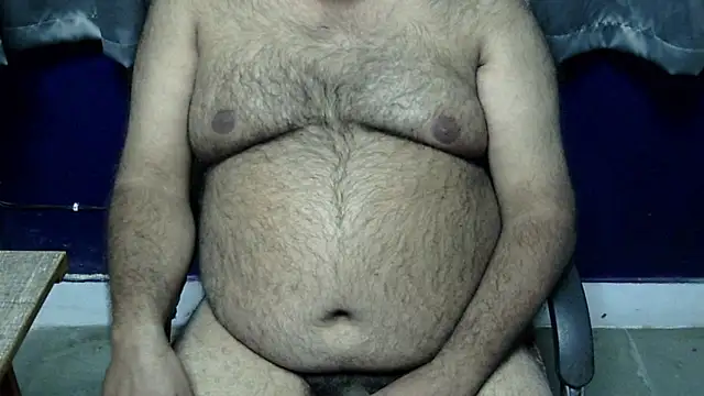 Snapshot of hairysubcub_70 chatting on December 19, 2:13 pm hairysubcub 70 online show from December 19, 2:13 pm