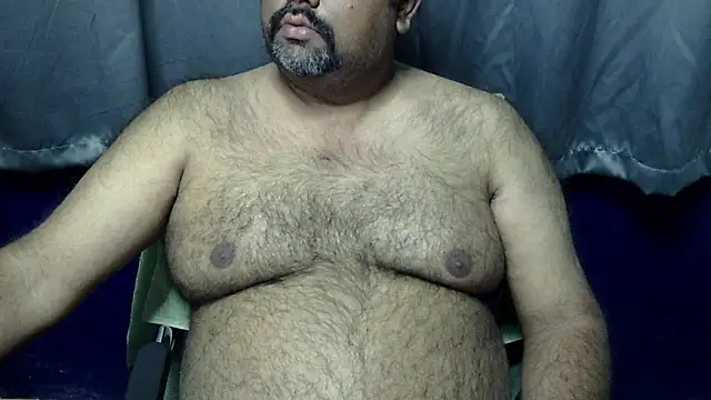 Snapshot of hairysubcub_70 chatting on December 7, 5:48 am hairysubcub 70 online show from December 7, 5:48 am