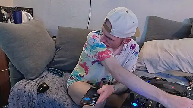pyrowuff online show from April 29, 4:17 am