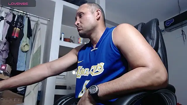 lewislamxxx hot online show from May 2, 11:40 pm