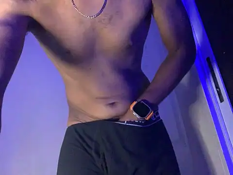Snapshot of domigoodguy chatting on January 7, 11:56 pm domigoodguy online show from January 7, 11:56 pm