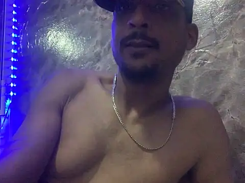 Snapshot of domigoodguy chatting on January 25, 9:35 pm domigoodguy online show from January 25, 9:35 pm