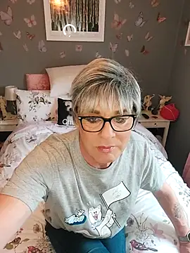 juniperberi29 online show from March 8, 3:05 pm