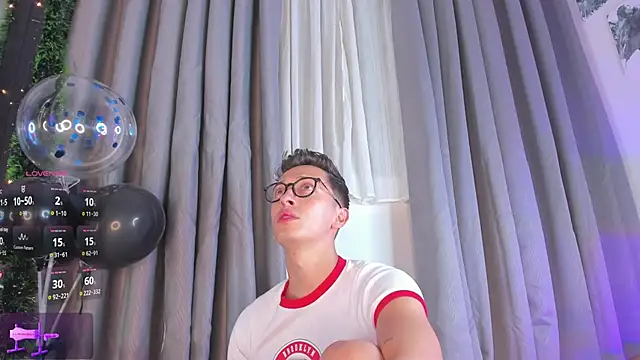 Thiago jones online show from December 2, 1:41 am